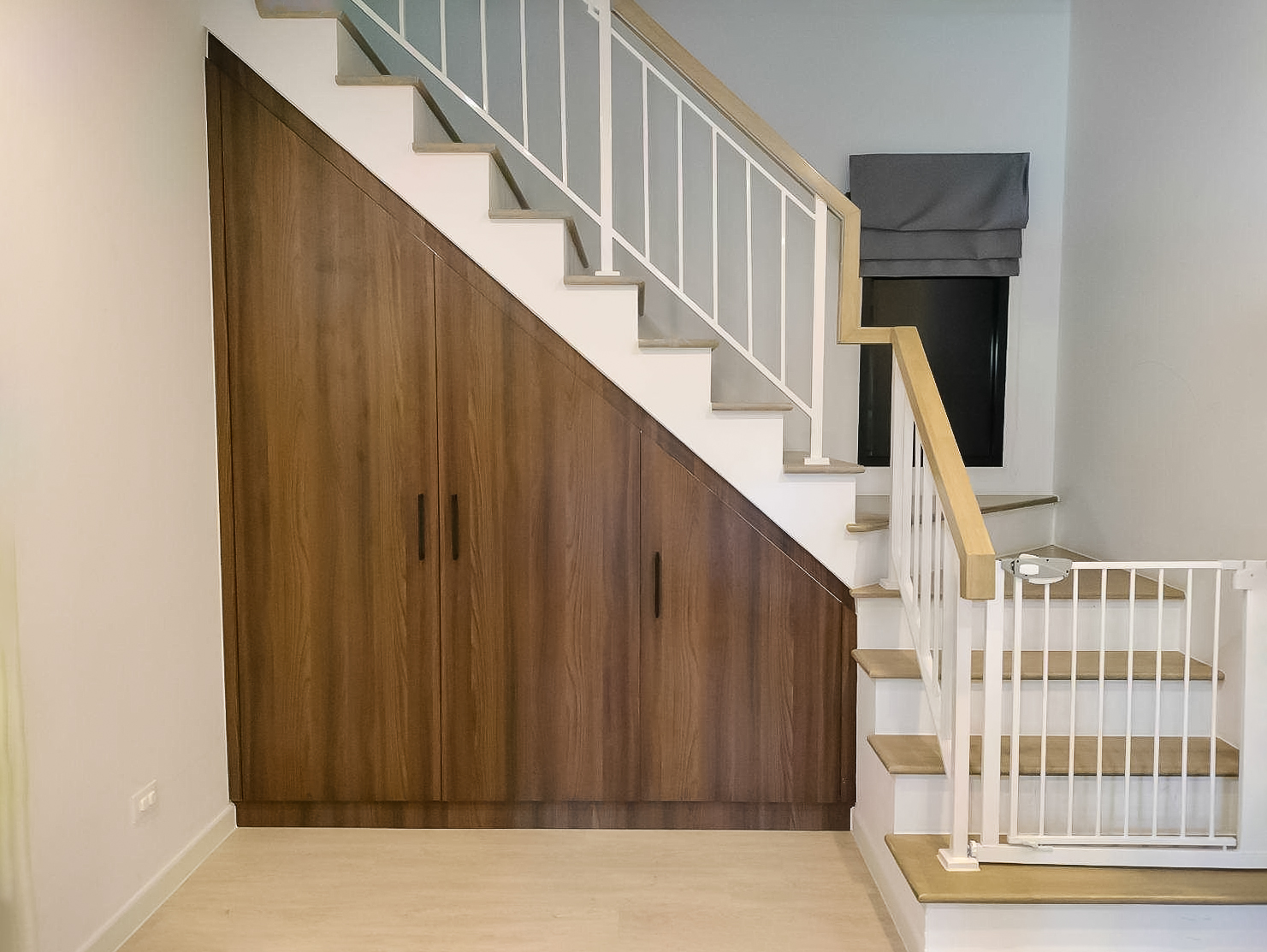 บิ้วอิน ห้องใต้บันได