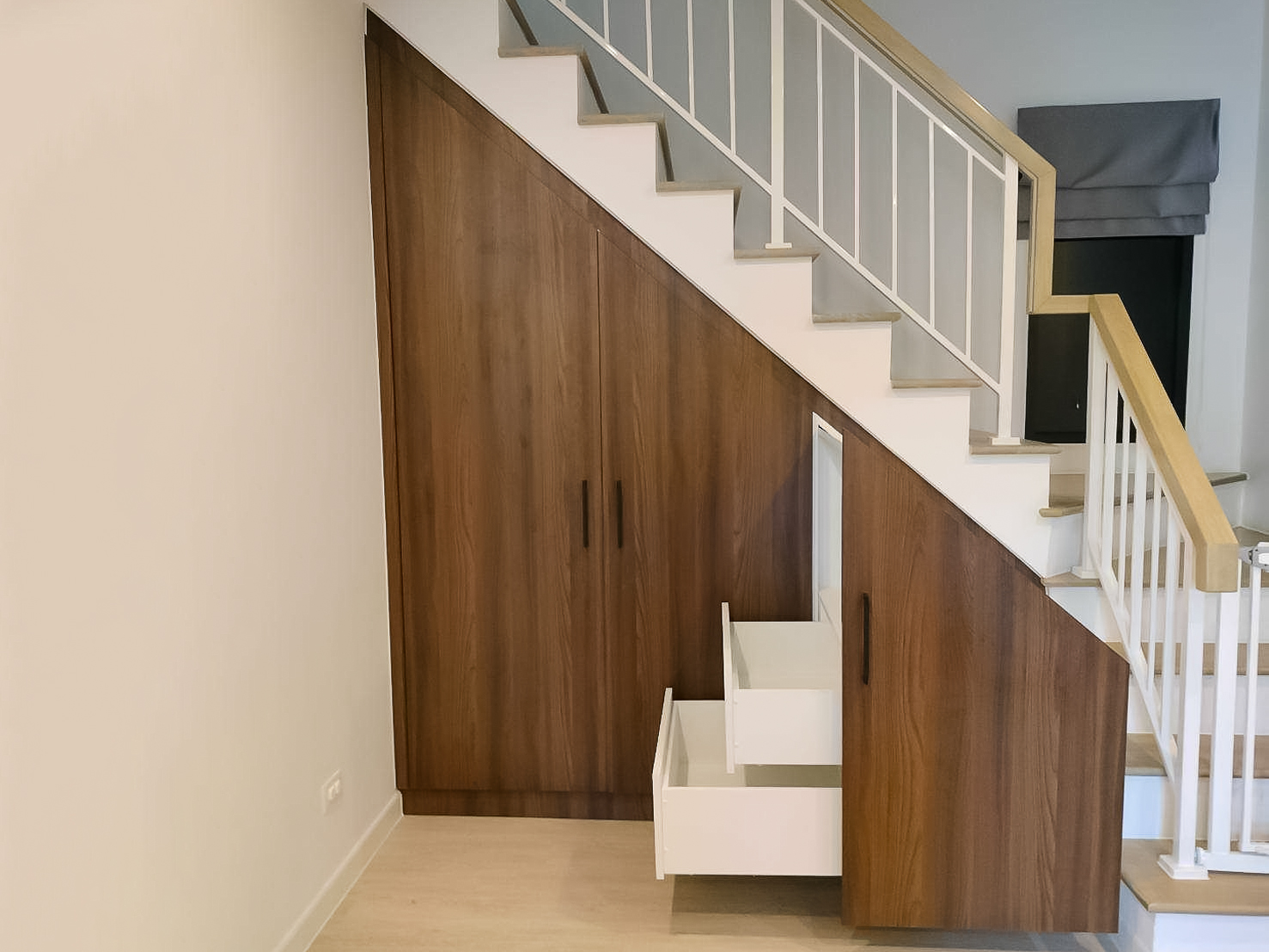 บิ้วอิน ห้องใต้บันได