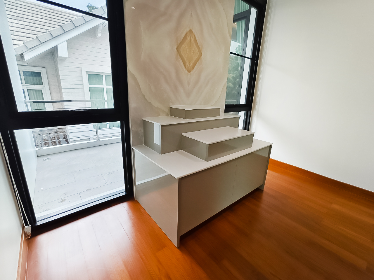 บิ้วอินหิ้งพระ